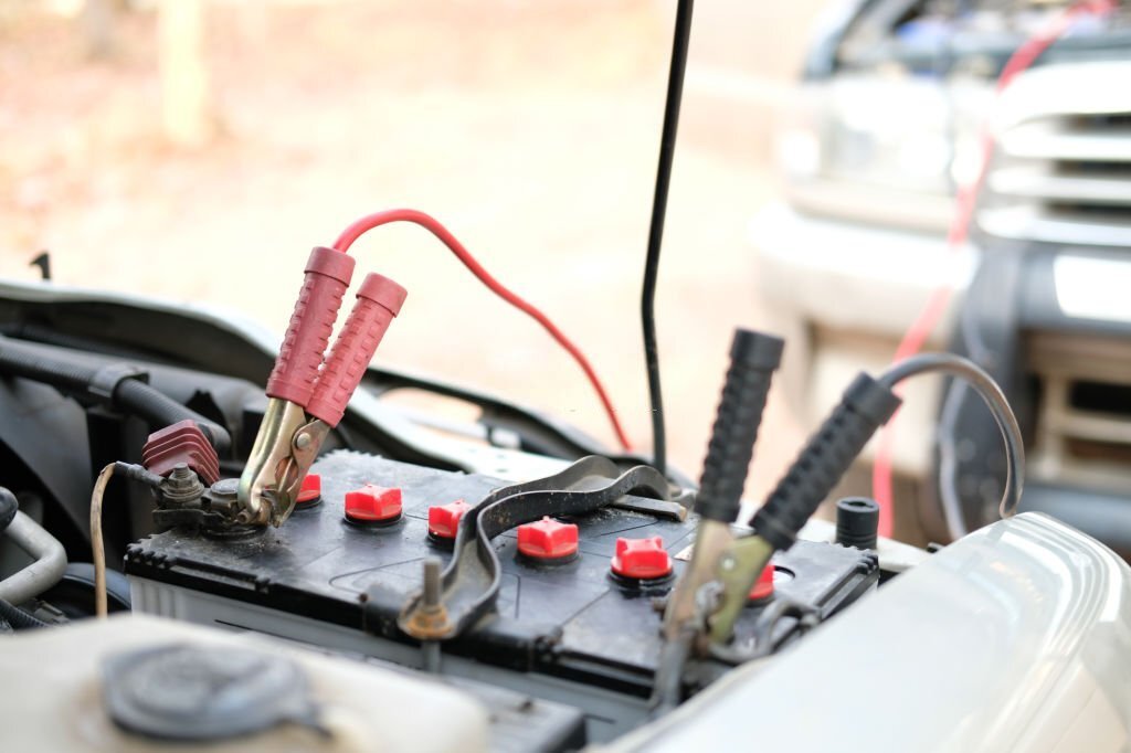 WHY SHOULD YOU INVEST IN A BATTERY JUMP STARTER